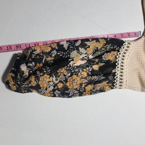 True self size large top with sheer floral sleeves and crochet trim - Picture 16 of 16